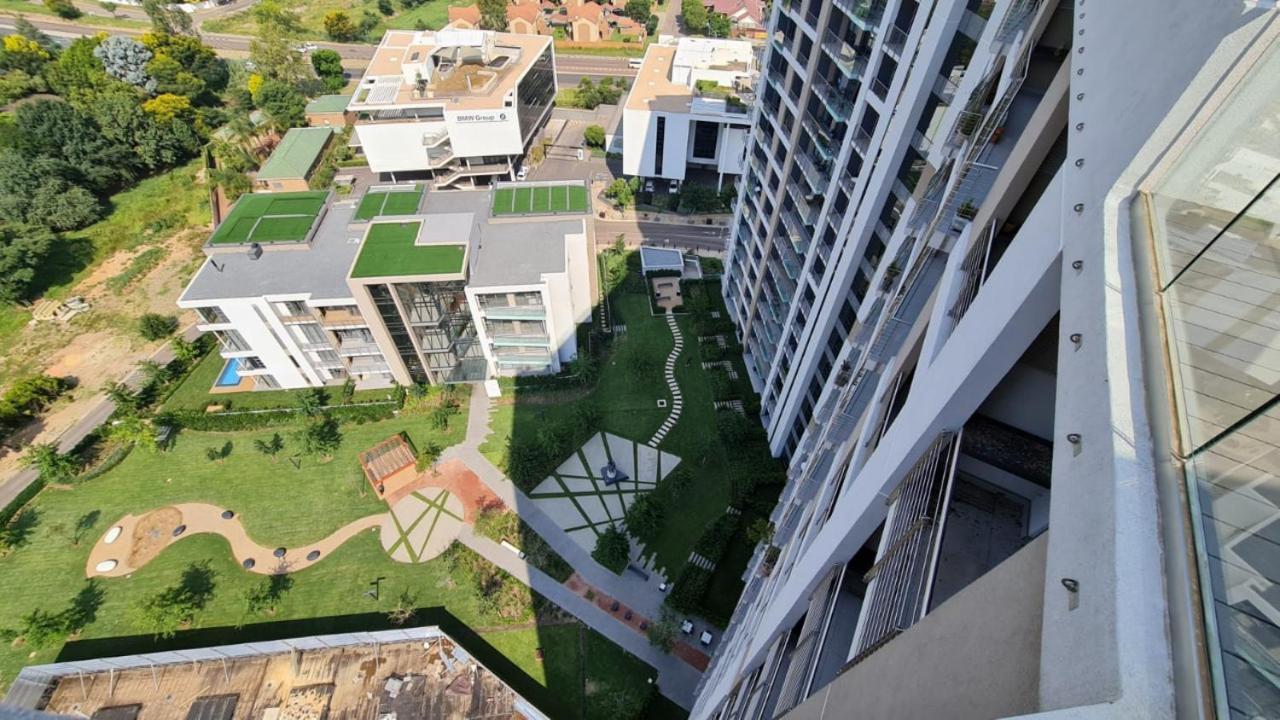 519 Menlyn Maine Trilogy Apartman Pretoria-Noord Kültér fotó
