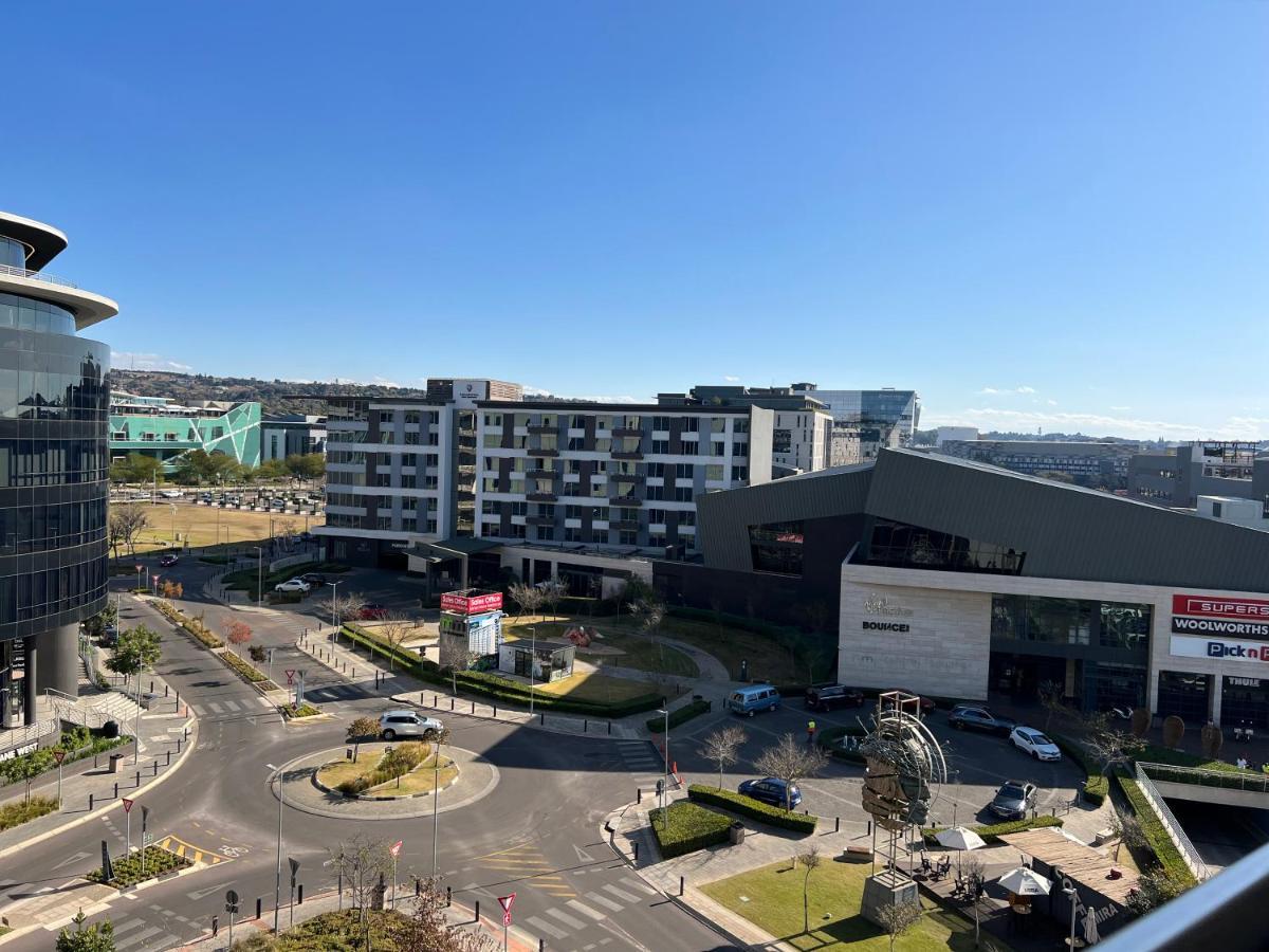 519 Menlyn Maine Trilogy Apartman Pretoria-Noord Kültér fotó