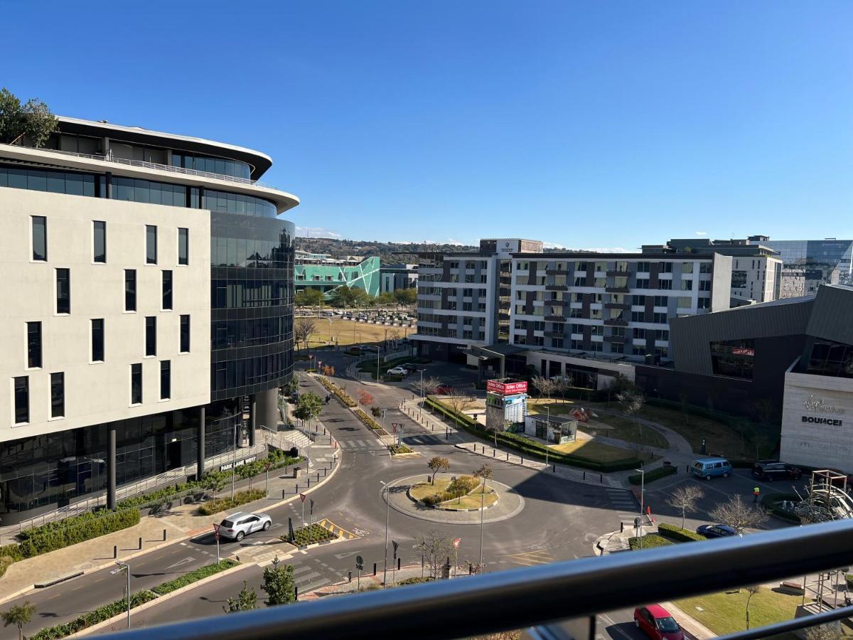 519 Menlyn Maine Trilogy Apartman Pretoria-Noord Kültér fotó